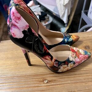 Women pump, flower print , sexy